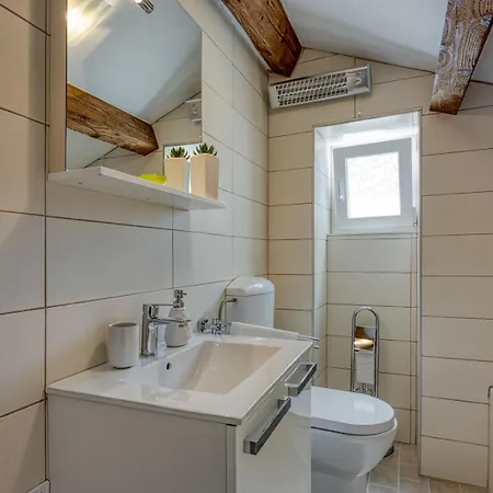 Willa Lana Near Labin