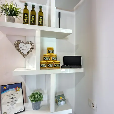 Willa Lana Near Labin Nedeščina