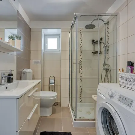 Willa Lana Near Labin Nedeščina