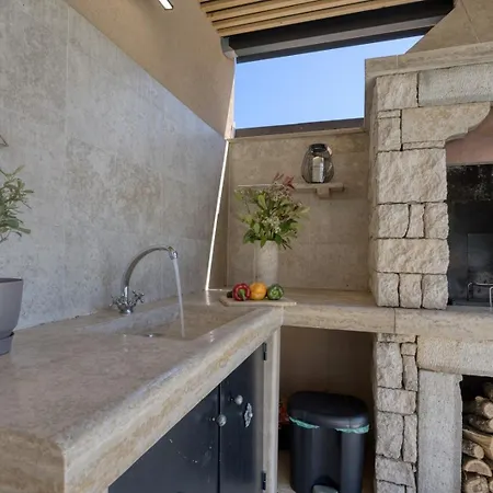 Lana Near Labin Willa *