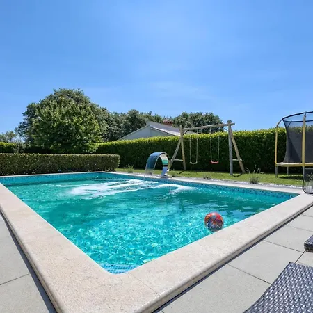 Lana Near Labin Willa *