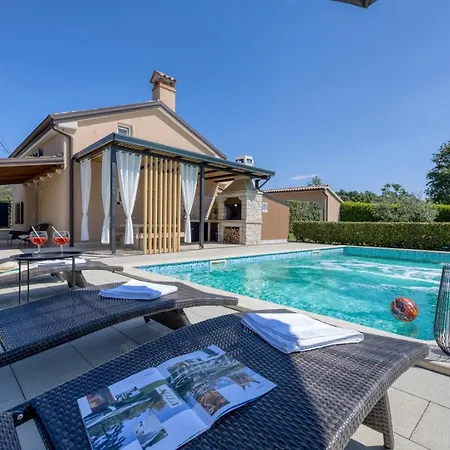 Lana Near Labin Willa Nedeščina