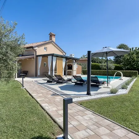 Lana Near Labin Villa