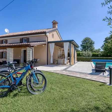 Lana Near Labin Willa *