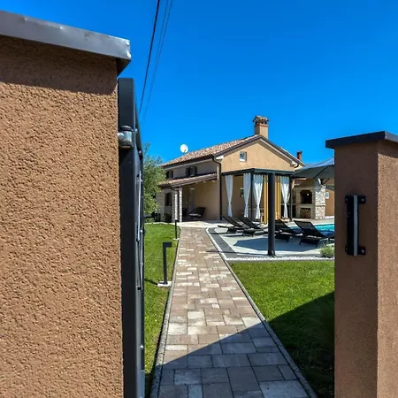 Villa Lana Near Labin Nedescina